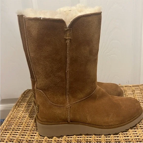 Koolaburra by Ugg Brown Suede Winter Boots - Picture 3 of 8